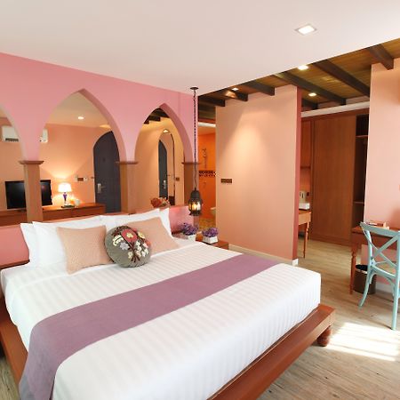 Amber Boutique Silom Hotel Банкок Екстериор снимка