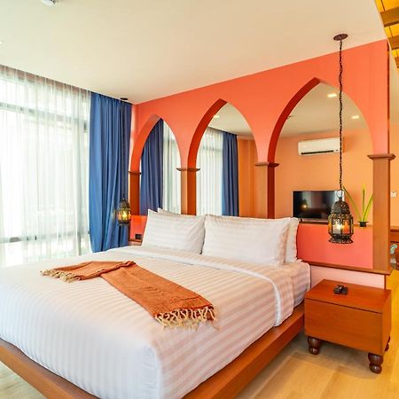 Amber Boutique Silom Hotel Банкок Екстериор снимка