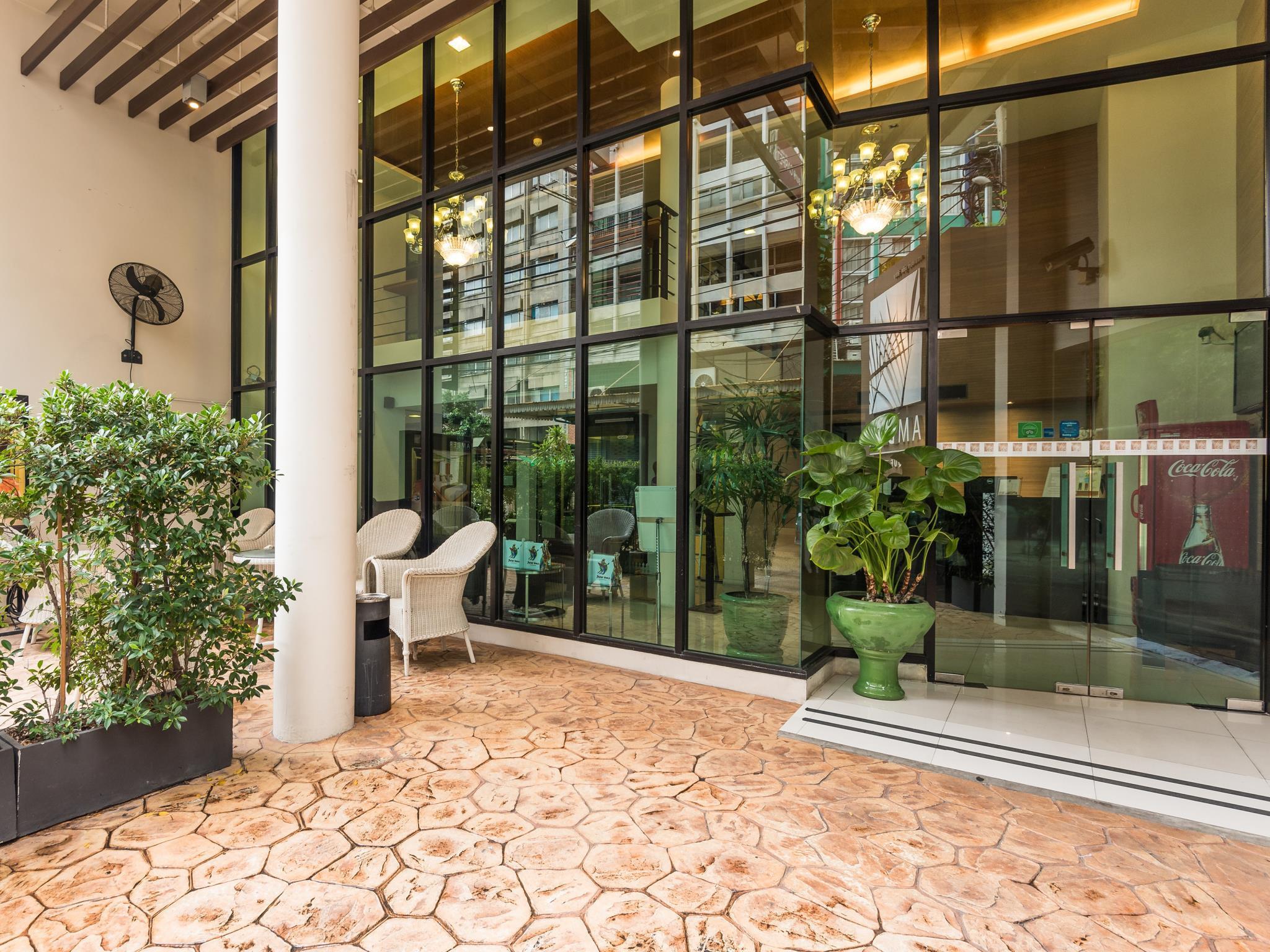 Amber Boutique Silom Hotel Банкок Екстериор снимка