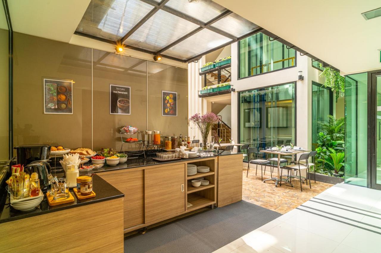 Amber Boutique Silom Hotel Банкок Екстериор снимка