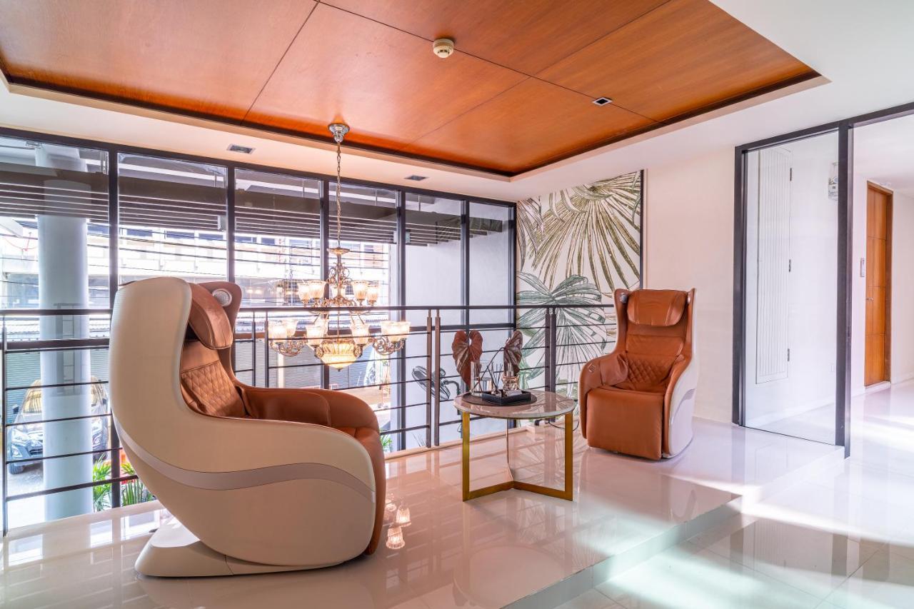 Amber Boutique Silom Hotel Банкок Екстериор снимка