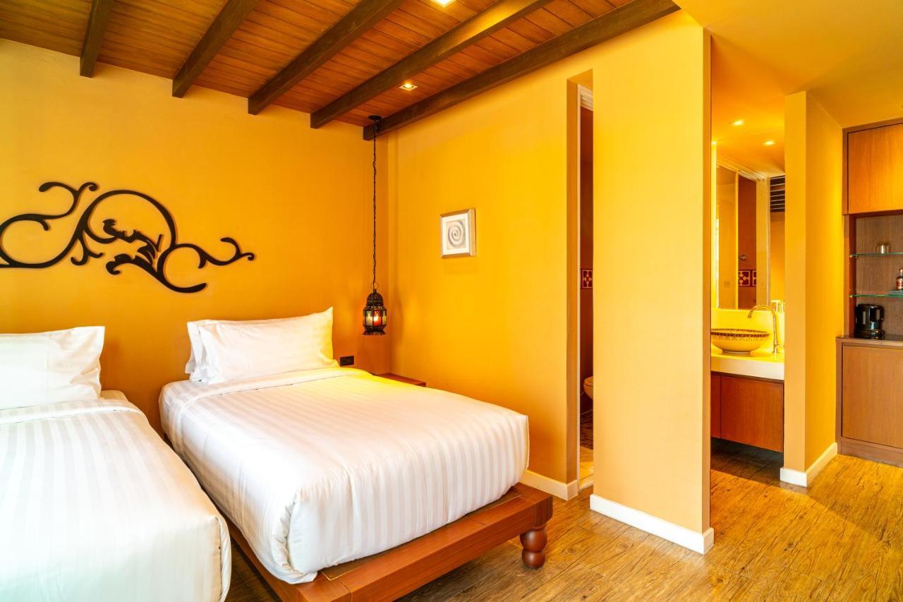 Amber Boutique Silom Hotel Банкок Екстериор снимка