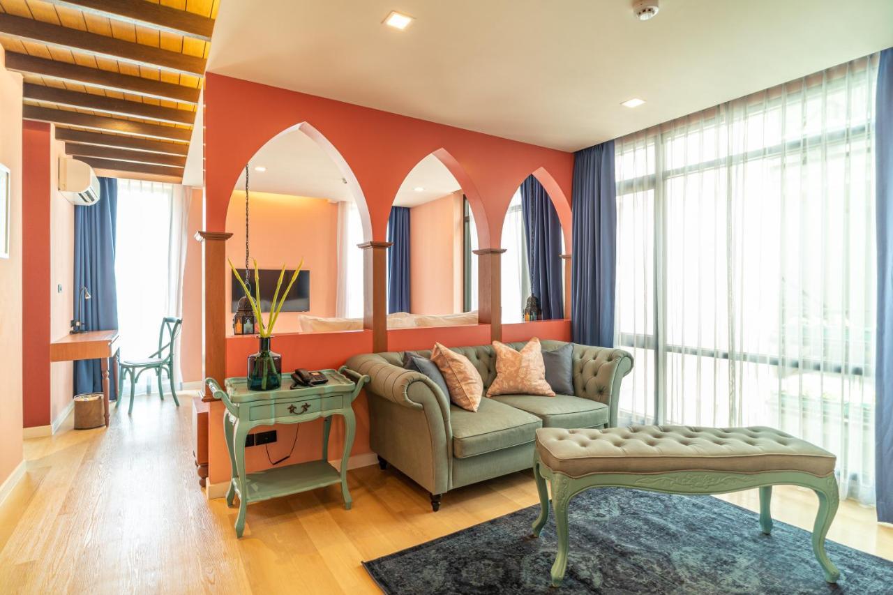 Amber Boutique Silom Hotel Банкок Екстериор снимка