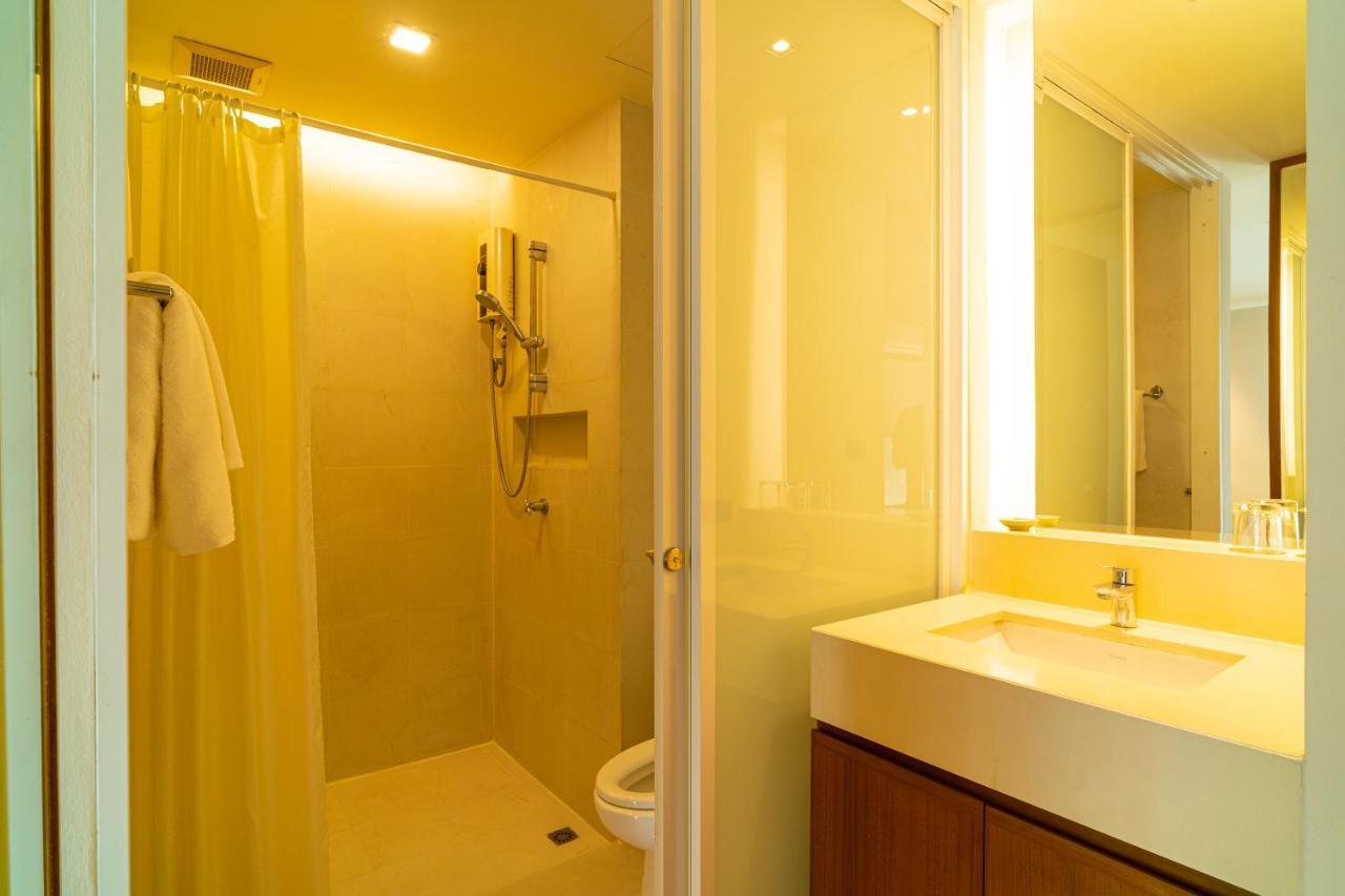 Amber Boutique Silom Hotel Банкок Екстериор снимка