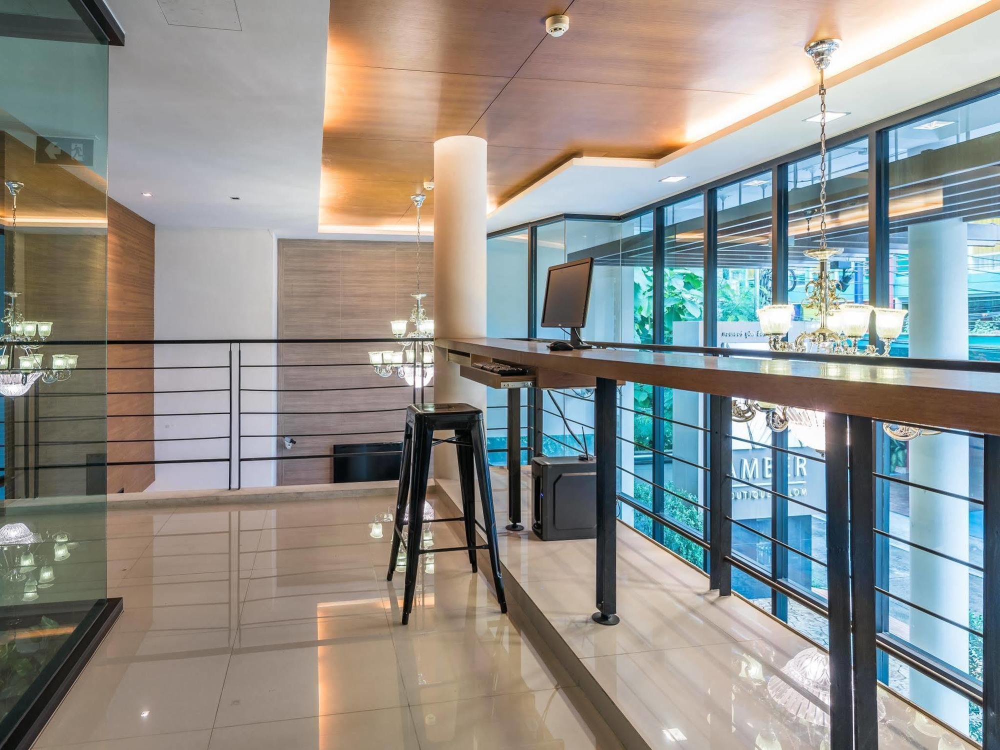 Amber Boutique Silom Hotel Банкок Екстериор снимка