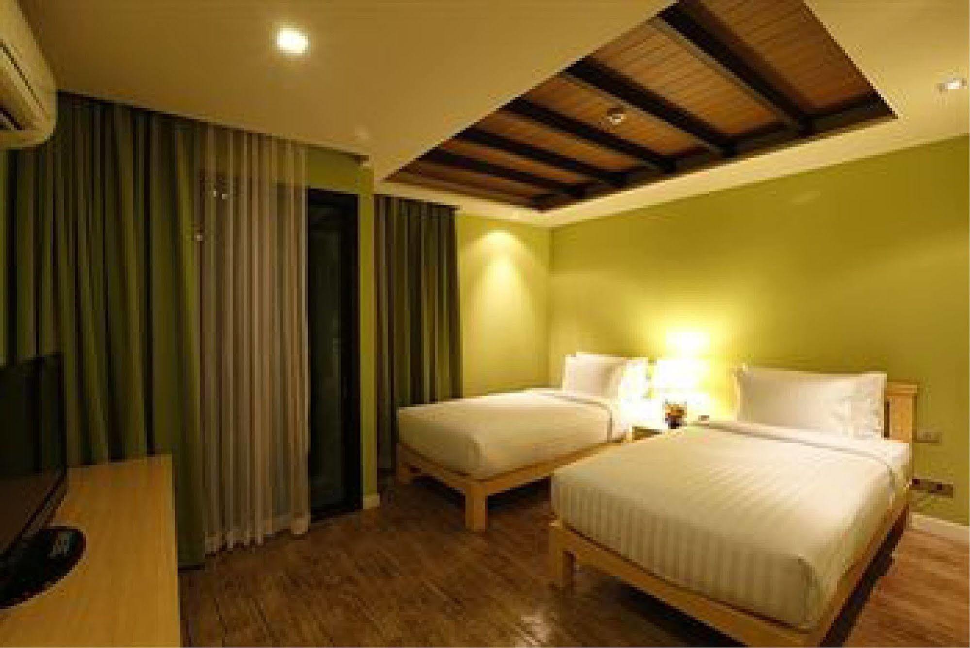 Amber Boutique Silom Hotel Банкок Екстериор снимка