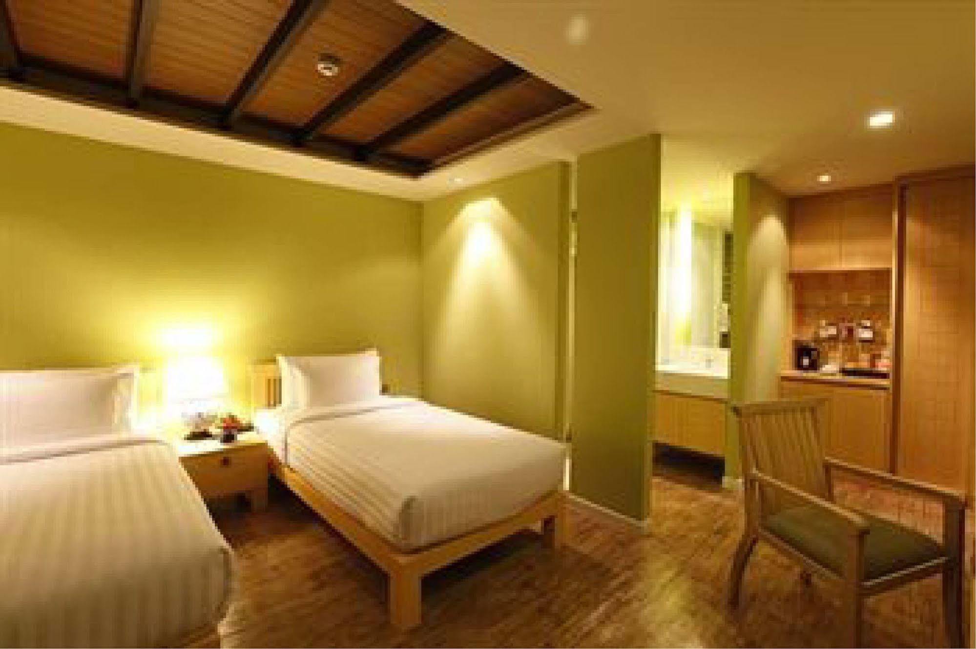 Amber Boutique Silom Hotel Банкок Екстериор снимка