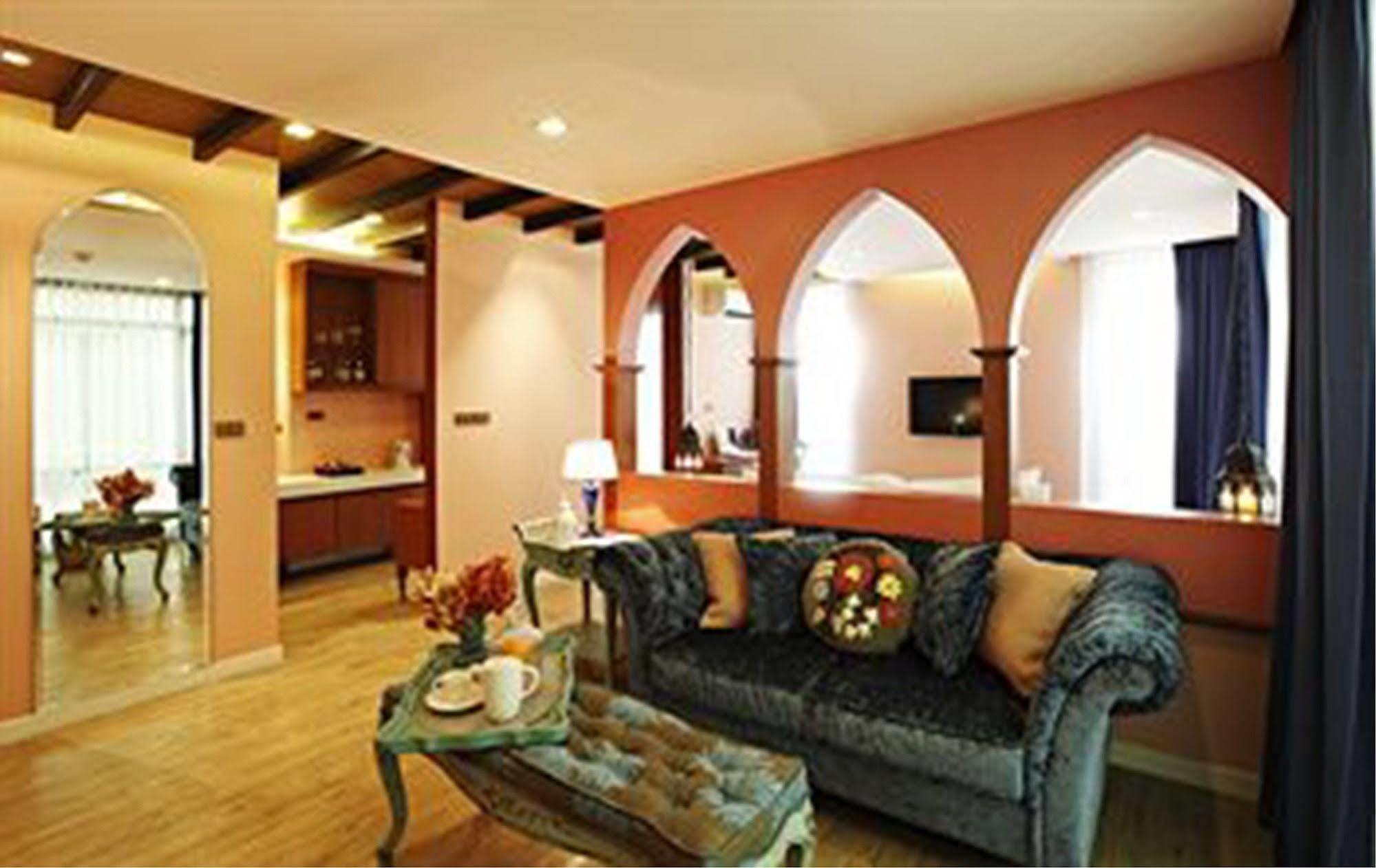 Amber Boutique Silom Hotel Банкок Екстериор снимка
