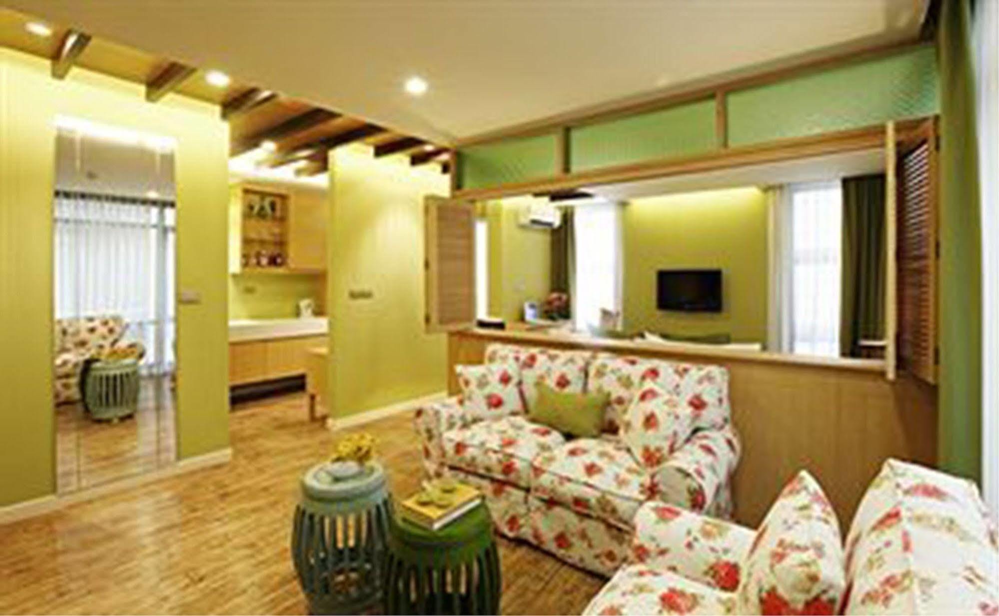 Amber Boutique Silom Hotel Банкок Екстериор снимка